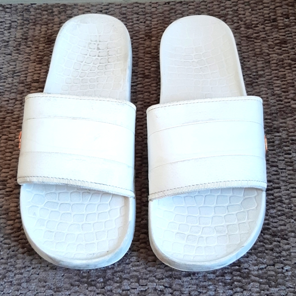 Lacoste slides